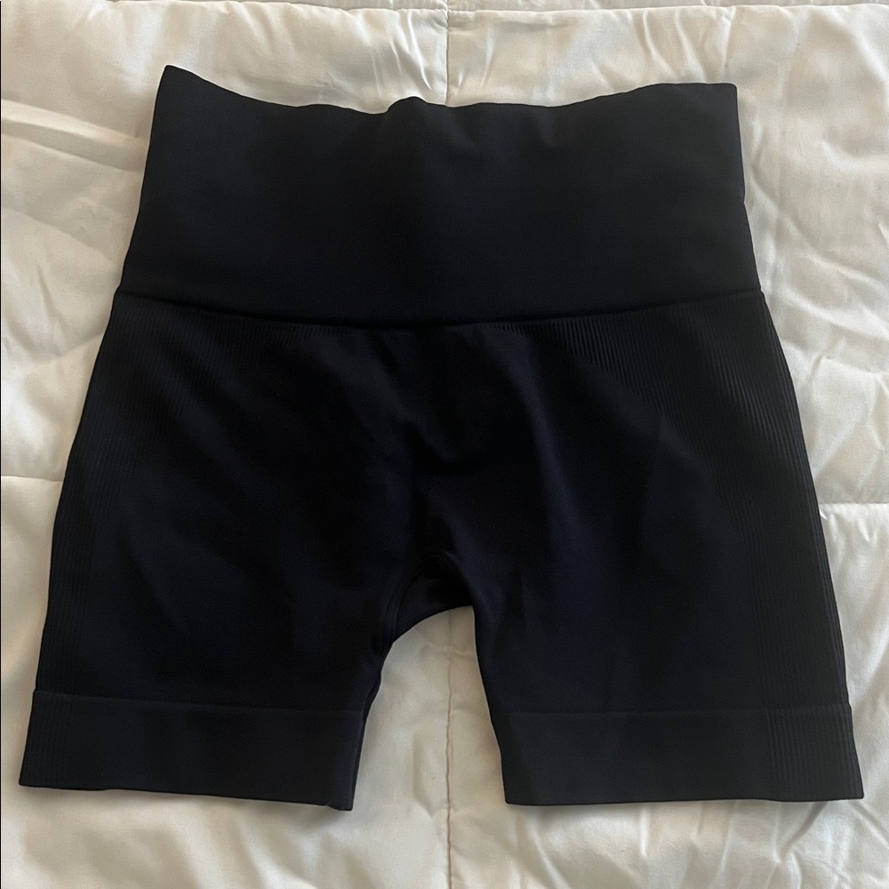 SET Active Sculptflex Bike Shorts, Onyx black color, size women’s small